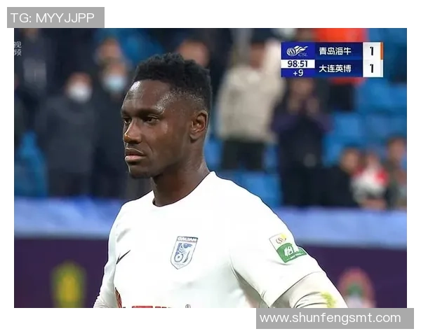 哪个足球明星在比赛中错失绝佳机会引发热议